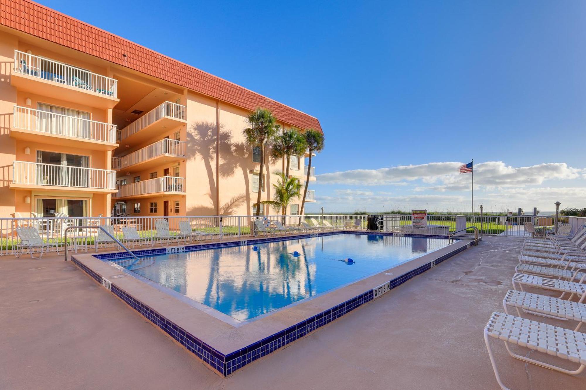 Central Cocoa Beach Condo With View, Steps To Beach! Exterior foto