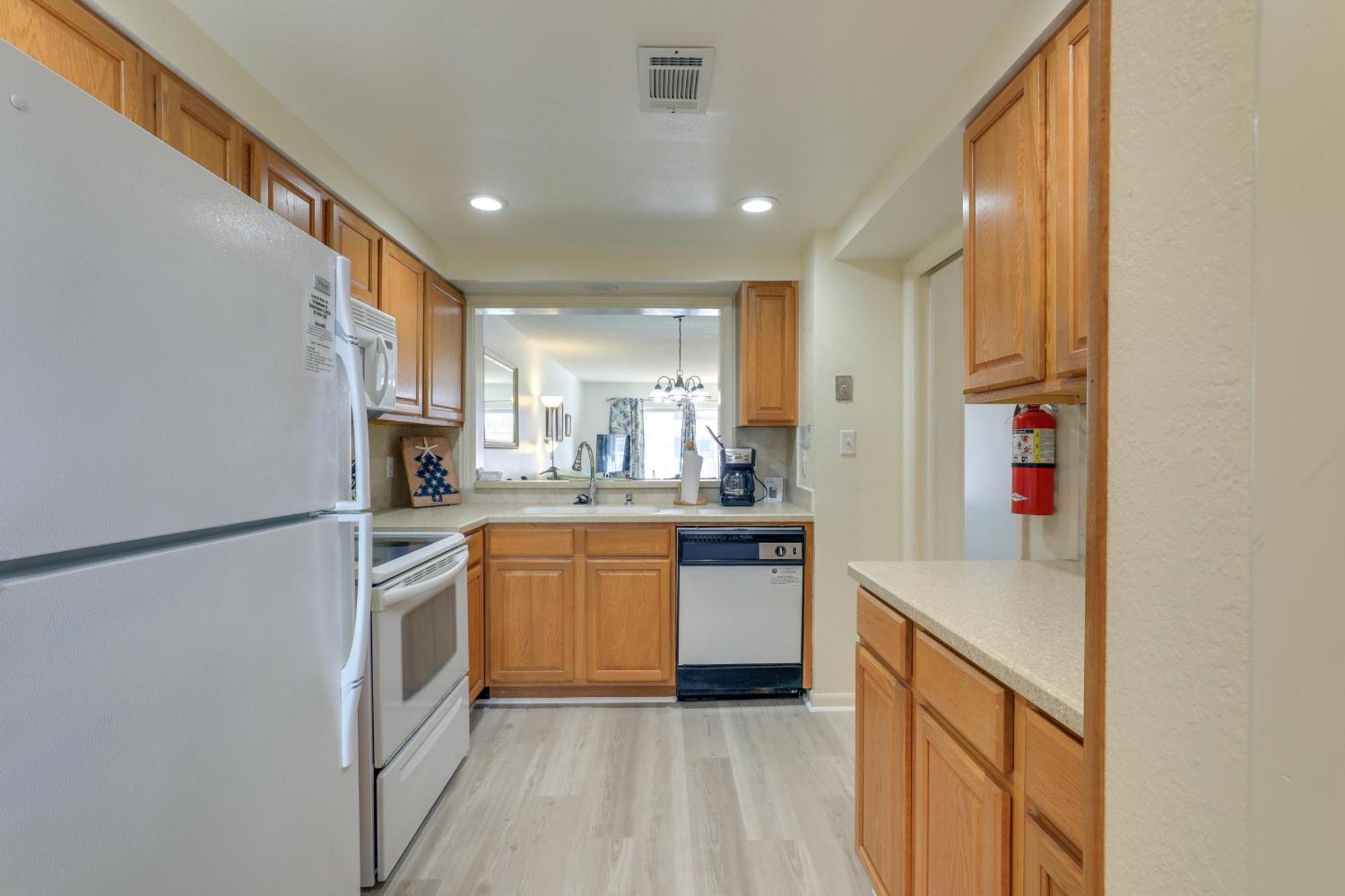 Central Cocoa Beach Condo With View, Steps To Beach! Exterior foto